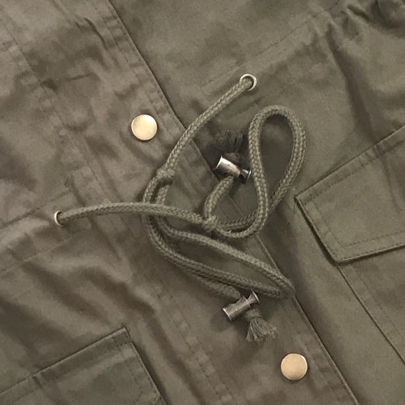 ✨FIRM PRICE✨Army Green Military Vest w/ Hood - Picture 4 of 6
